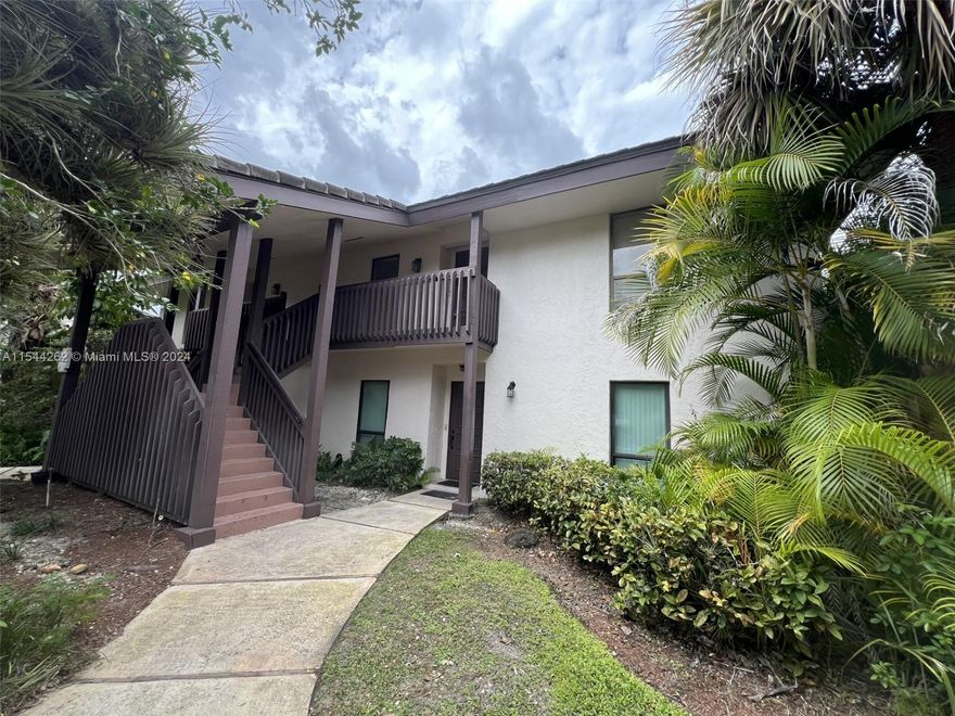 LARGE 2 BEDROOM 2 BATH WITH A DEN/DINING ROOM, FULL WASHER /DRYER AND ENCLOSED PATIO CORNER UNIT! UNIT HAS BEEN UPDATED AND IS IN EXCELLENT CONDITION. A GATED COMMUNITY WITH A CLUBHOUSE, TENNIS AND A 1 MINUTE WALK TO THE POOL.