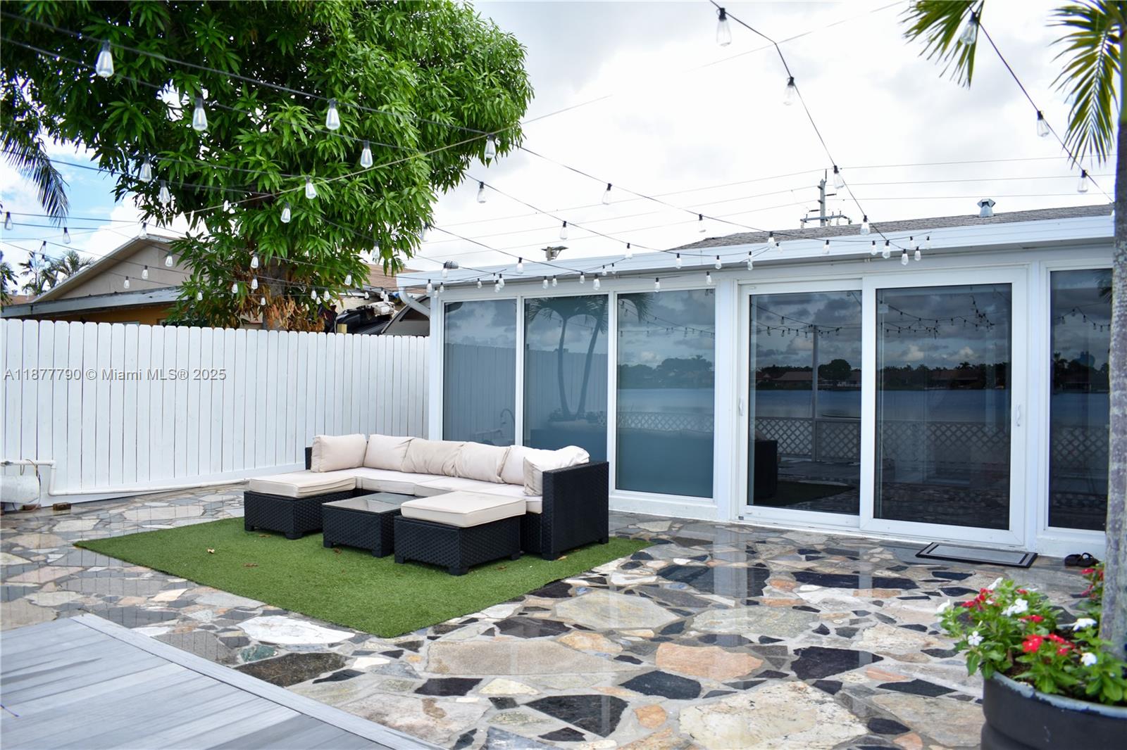 LA BEAU ACRES FIRST UNIT - Residential