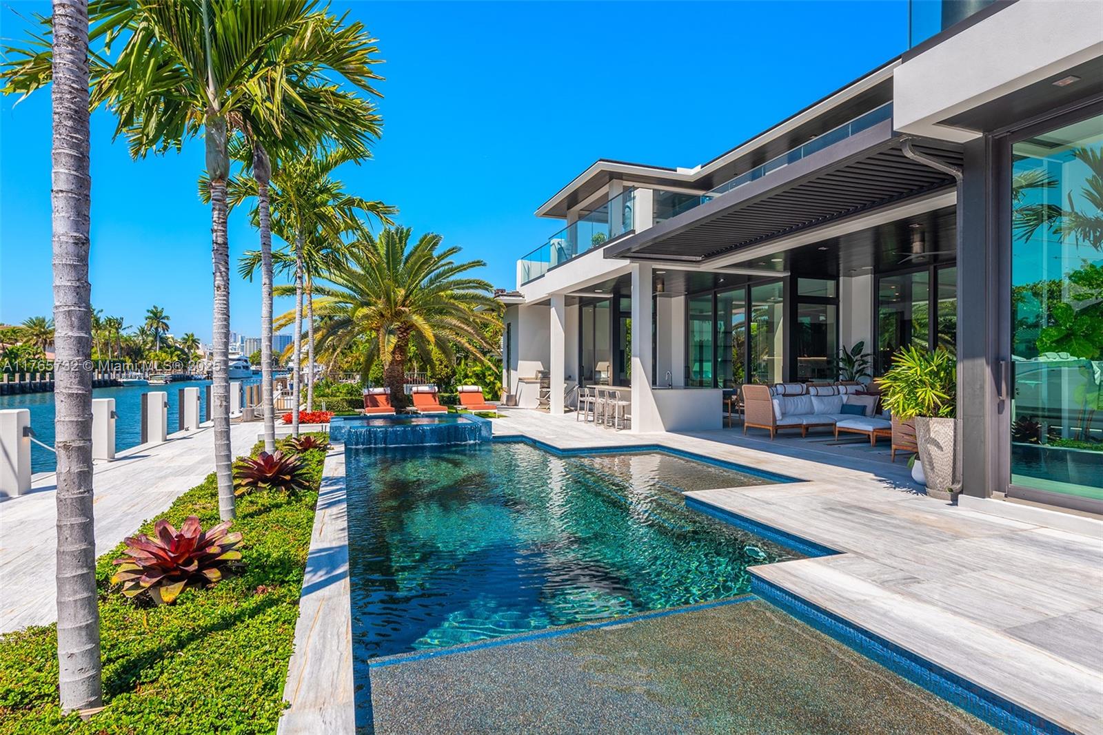 ISLA BAHIA - Residential