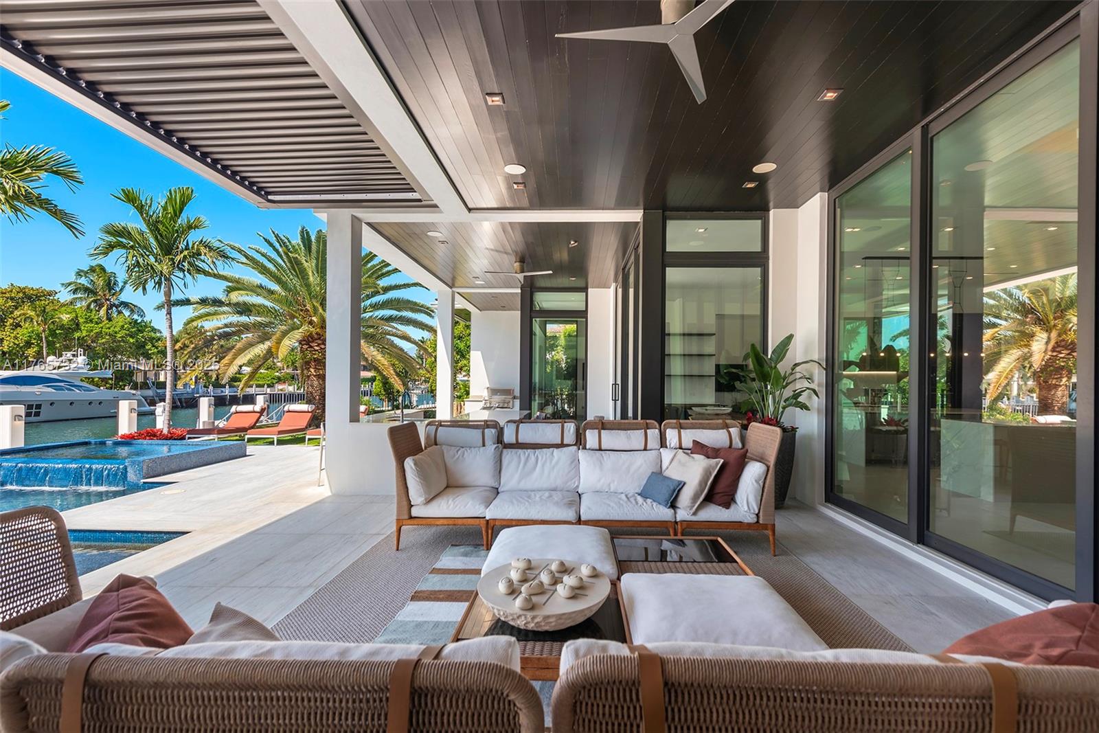 ISLA BAHIA - Residential