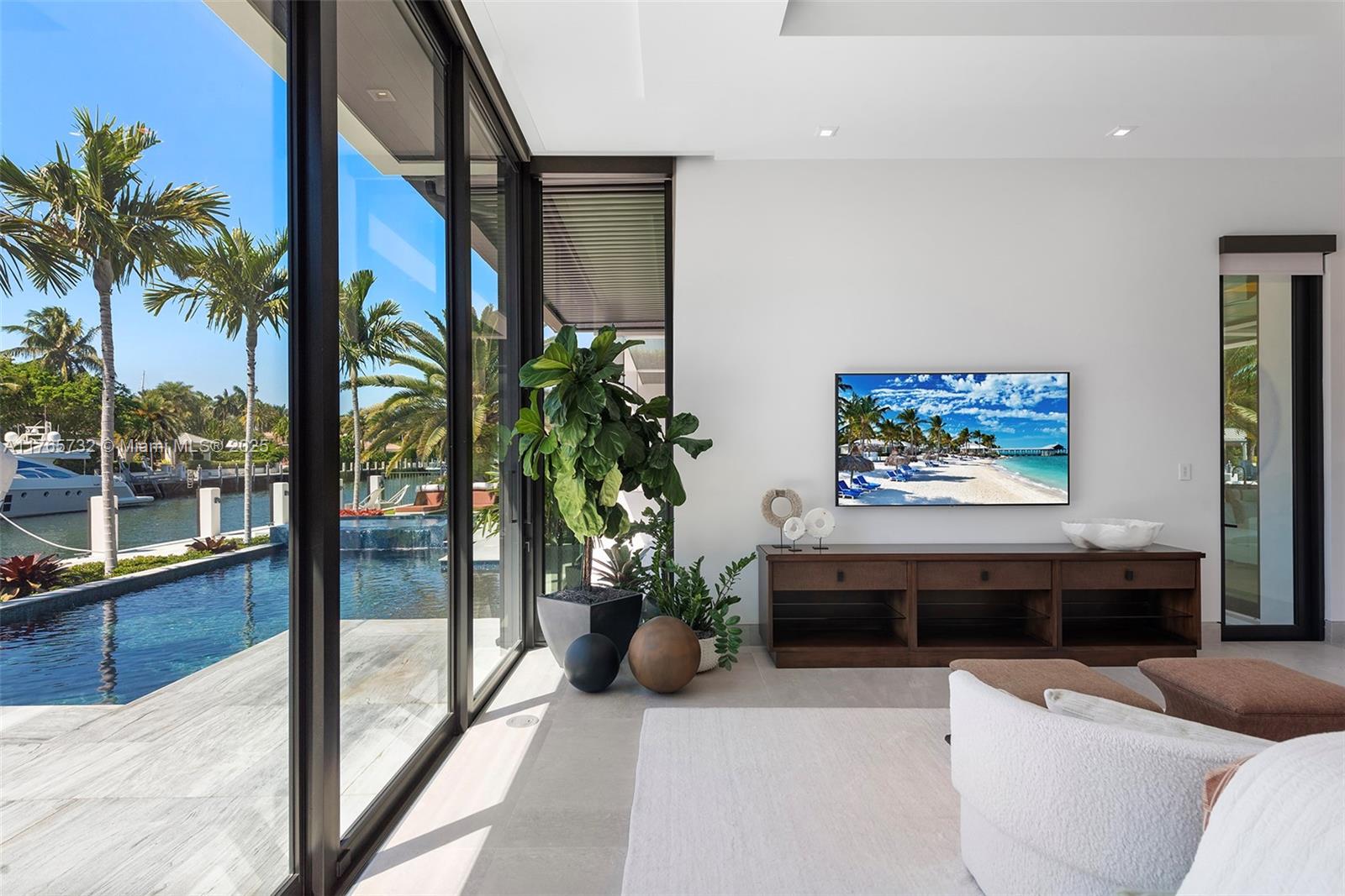 ISLA BAHIA - Residential