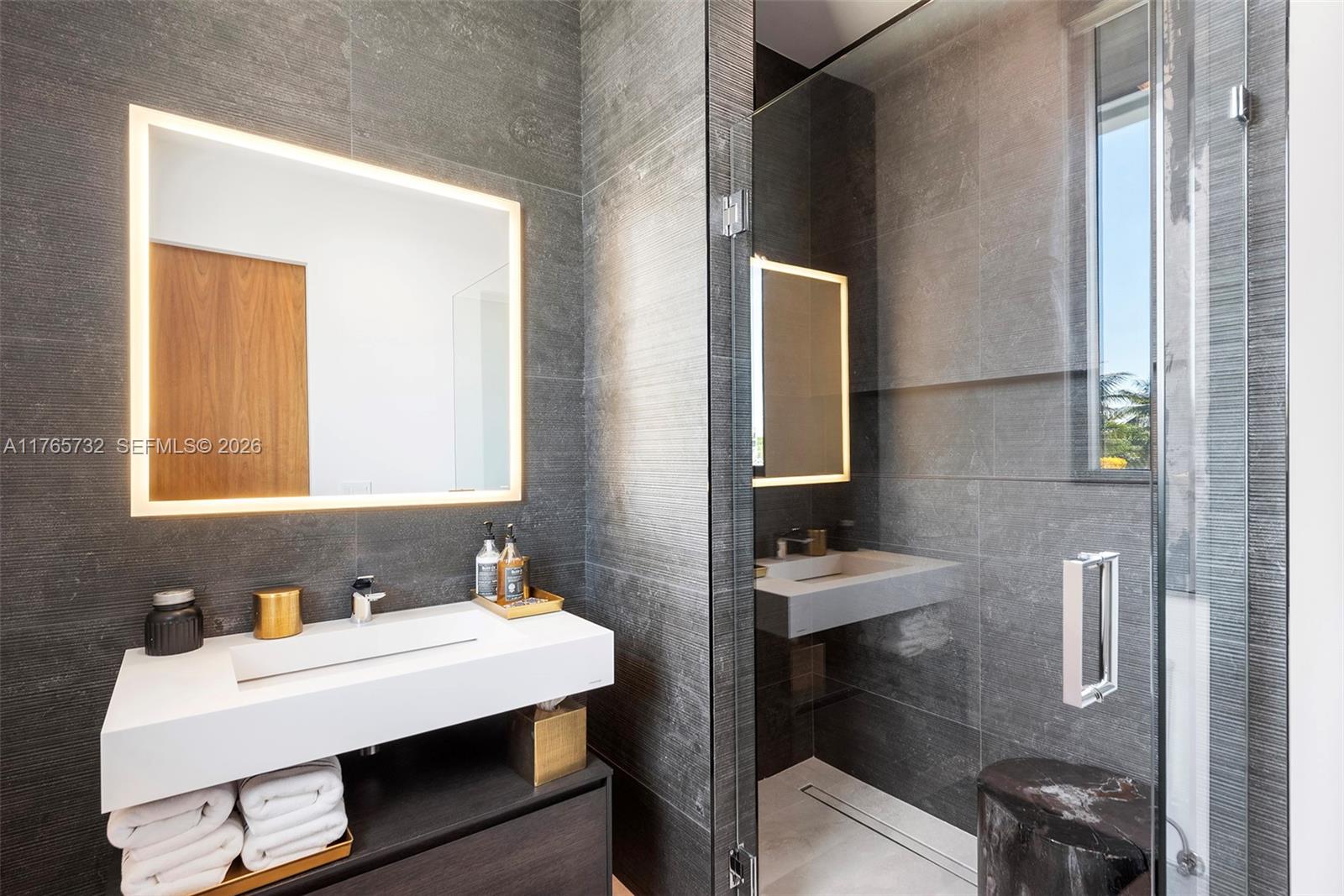 ISLA BAHIA - Residential