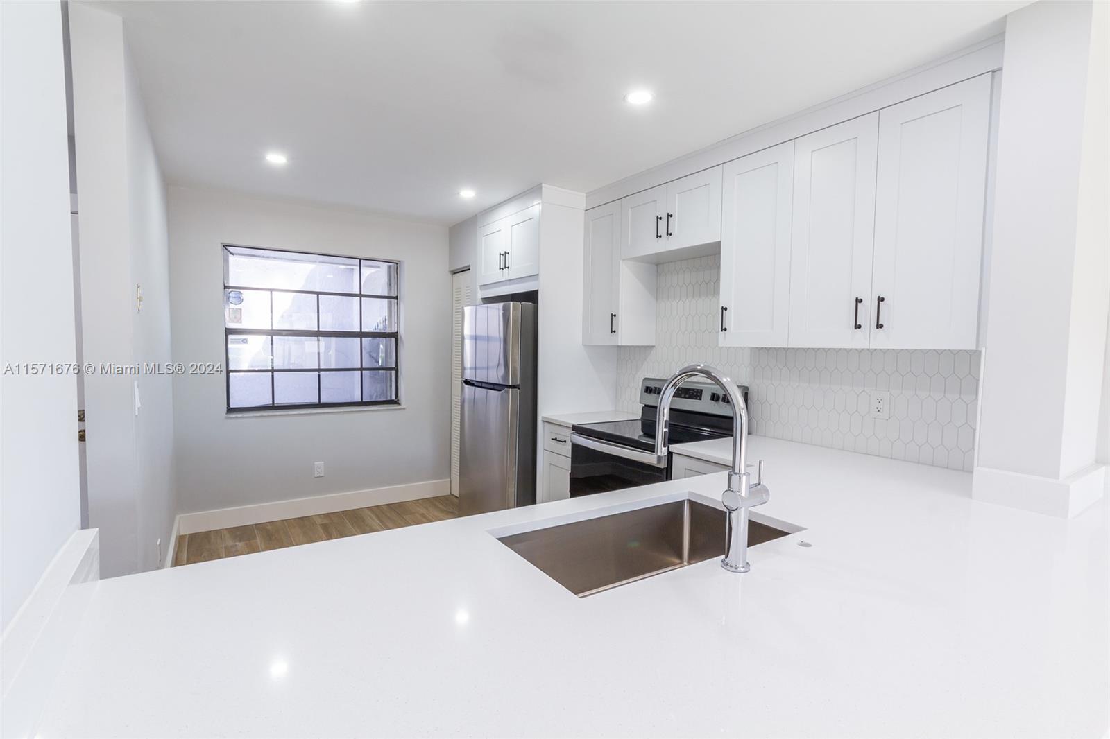 PEMBROKE LAKES SEC EIGHT - Residential Lease