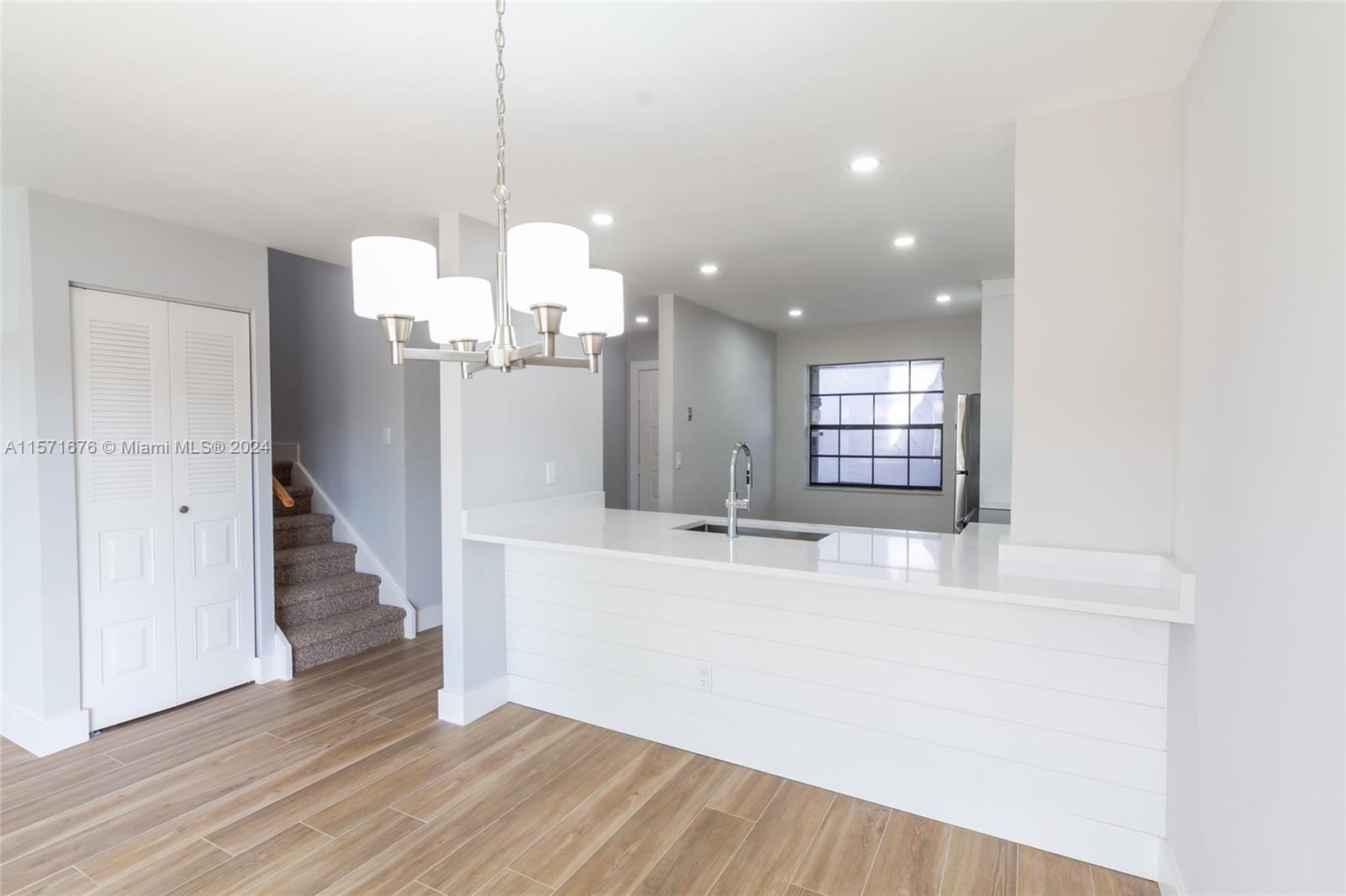 PEMBROKE LAKES SEC EIGHT - Residential Lease