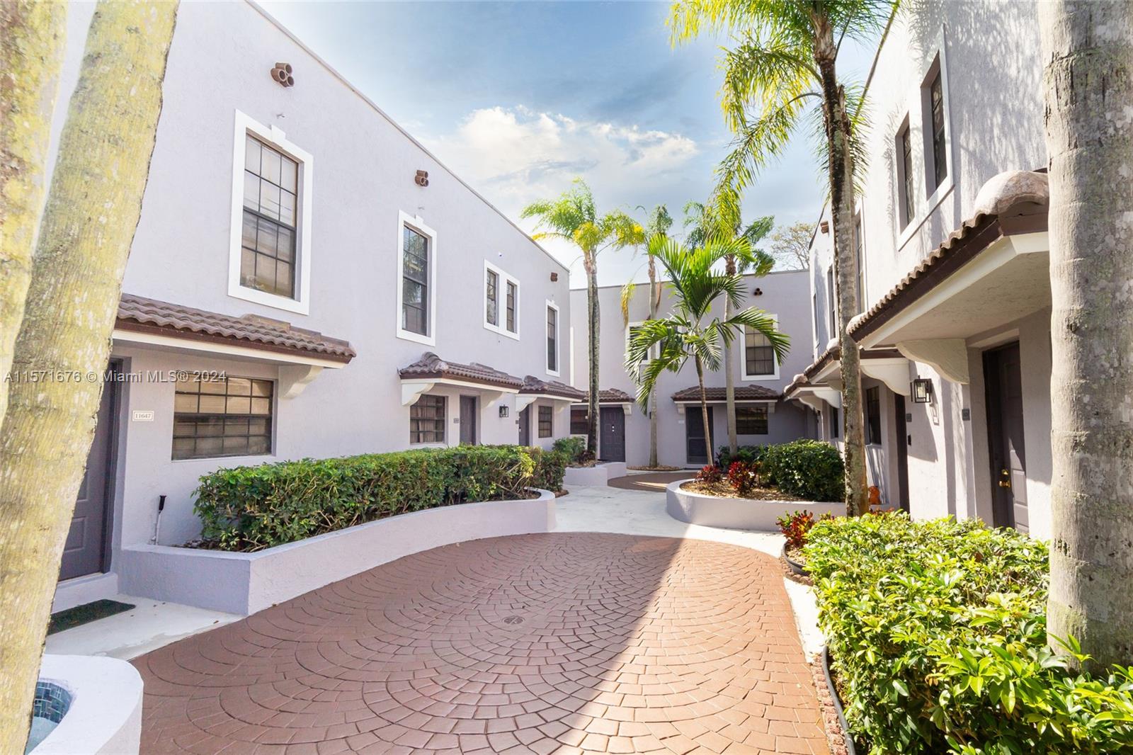PEMBROKE LAKES SEC EIGHT - Residential Lease