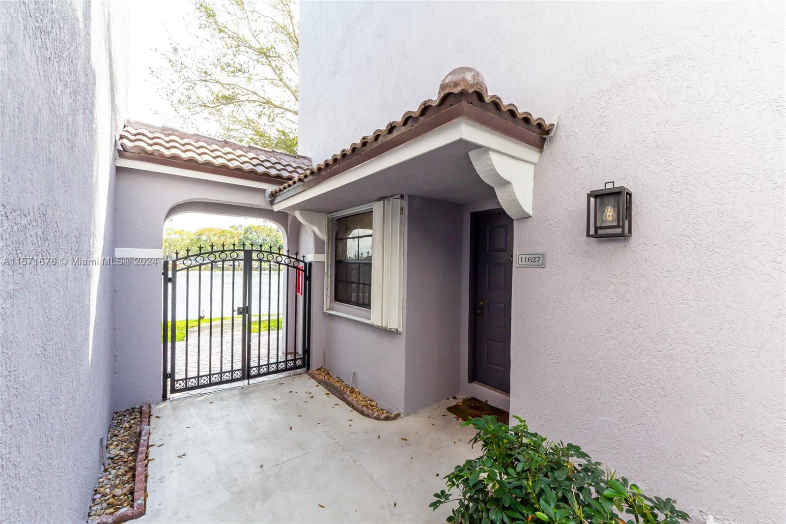 PEMBROKE LAKES SEC EIGHT - Residential Lease