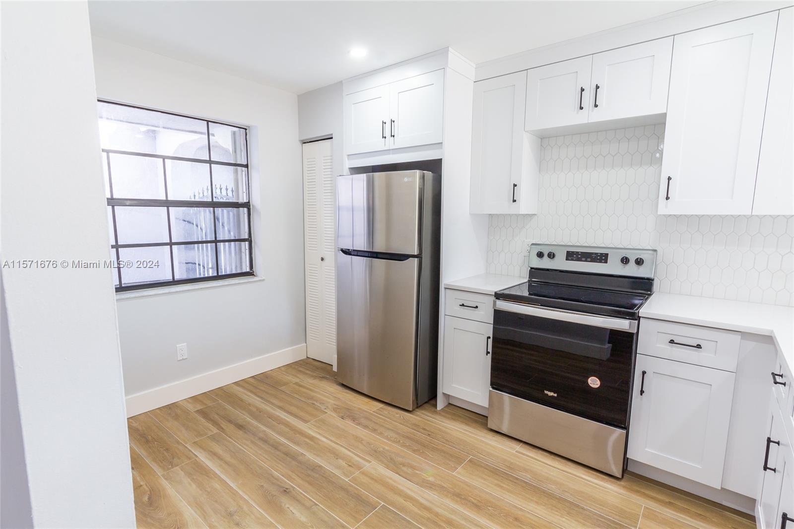 PEMBROKE LAKES SEC EIGHT - Residential Lease
