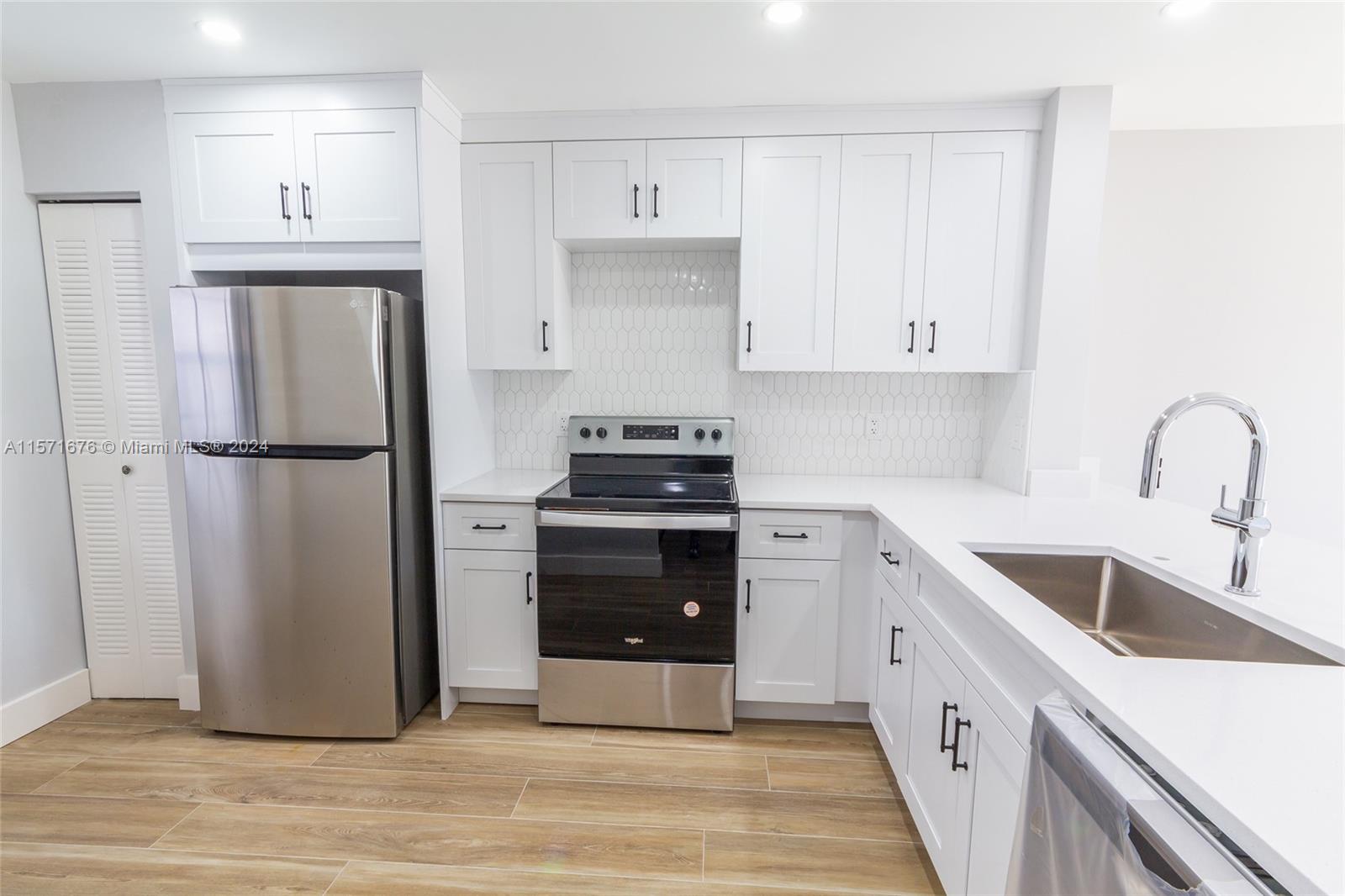 PEMBROKE LAKES SEC EIGHT - Residential Lease