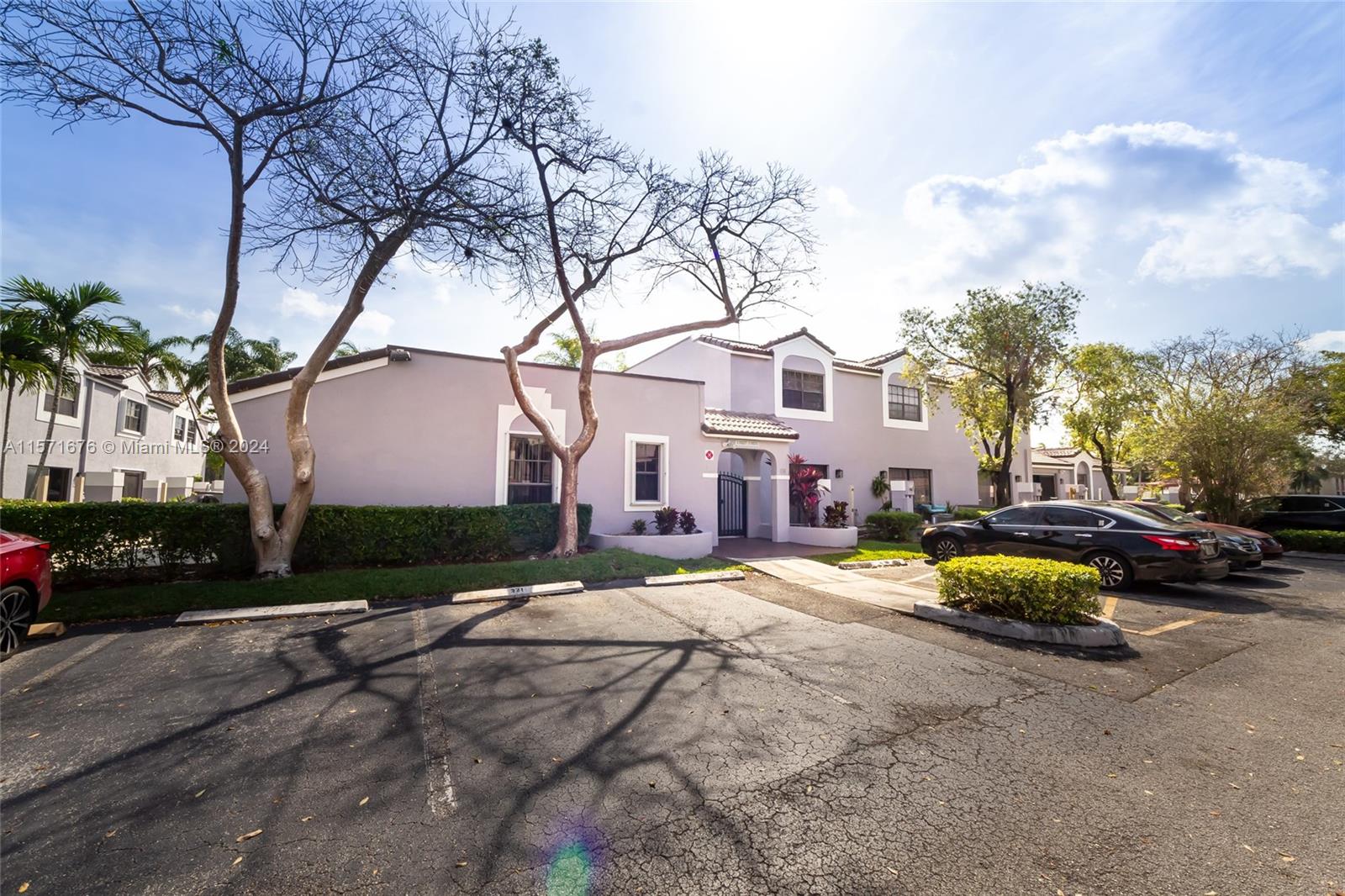 PEMBROKE LAKES SEC EIGHT - Residential Lease