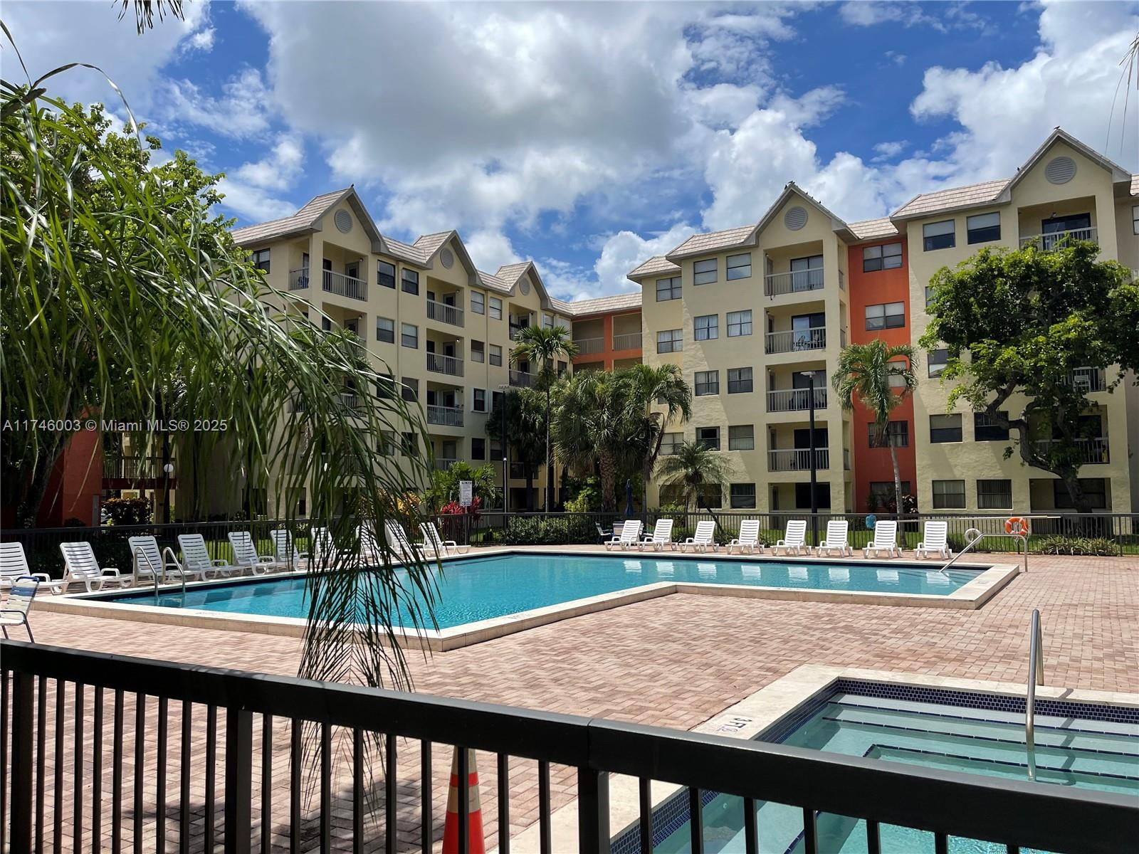 8225 Lake Dr 502, Doral, Miami-Dade County, Florida - 2 Bedrooms  
2 Bathrooms - 