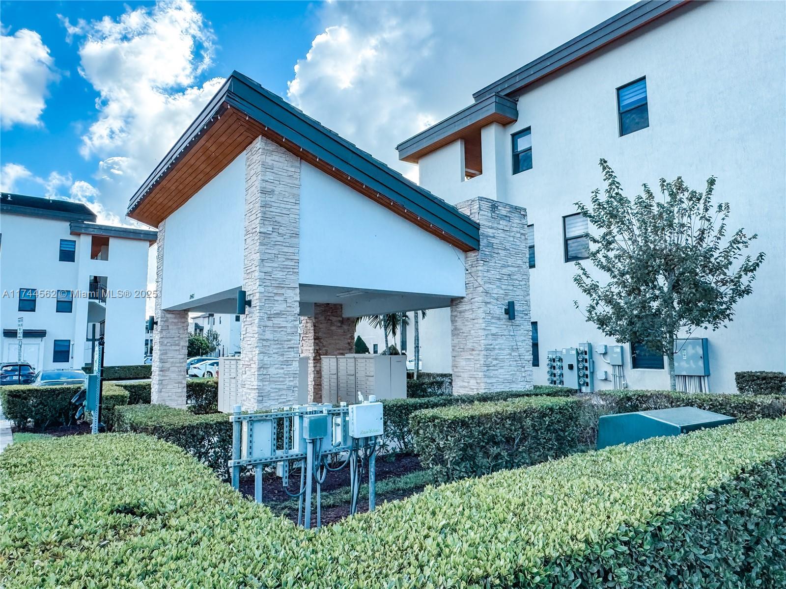 HIGHLAND AT PARK CENTRAL - Residential