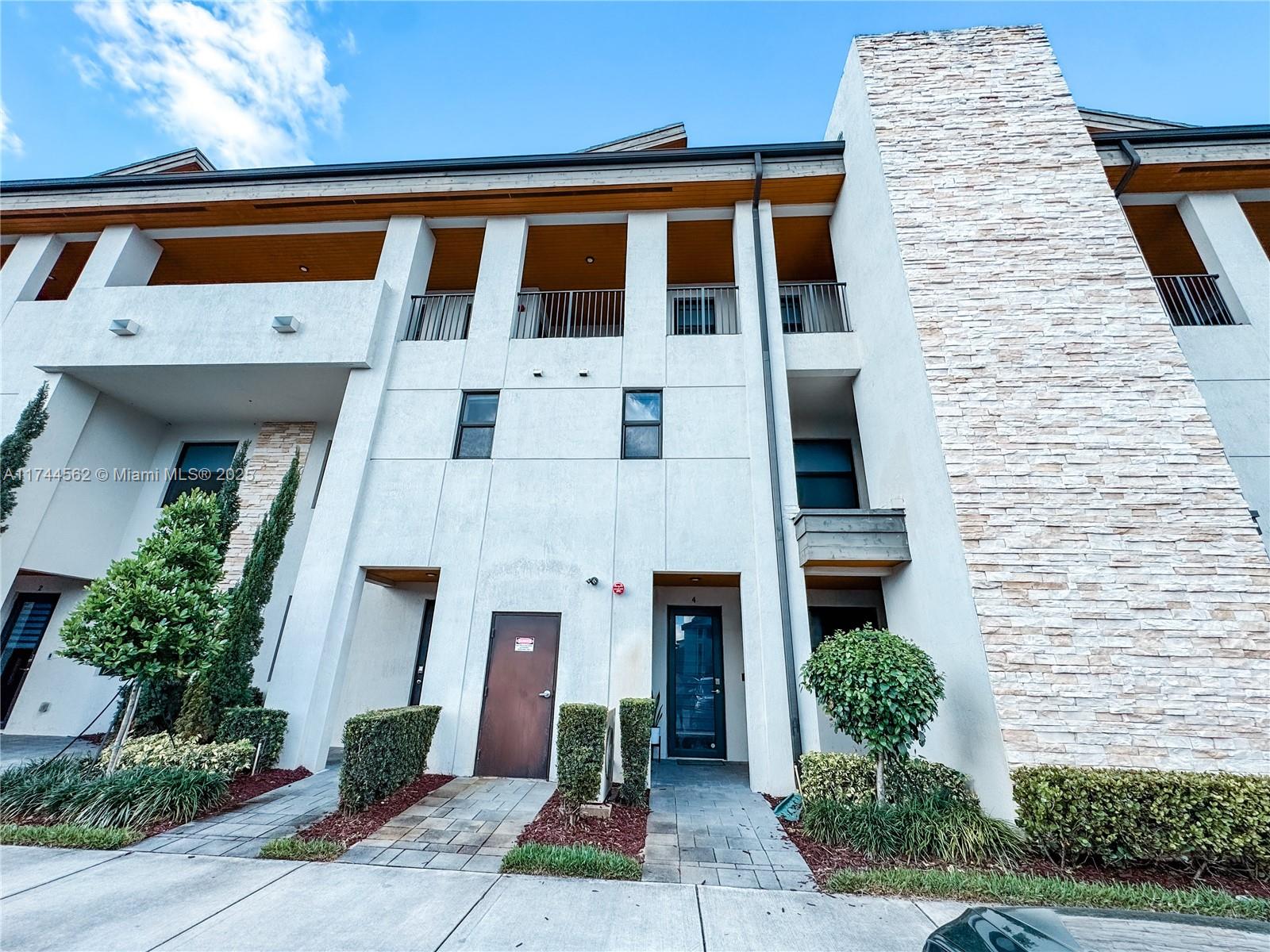 HIGHLAND AT PARK CENTRAL - Residential