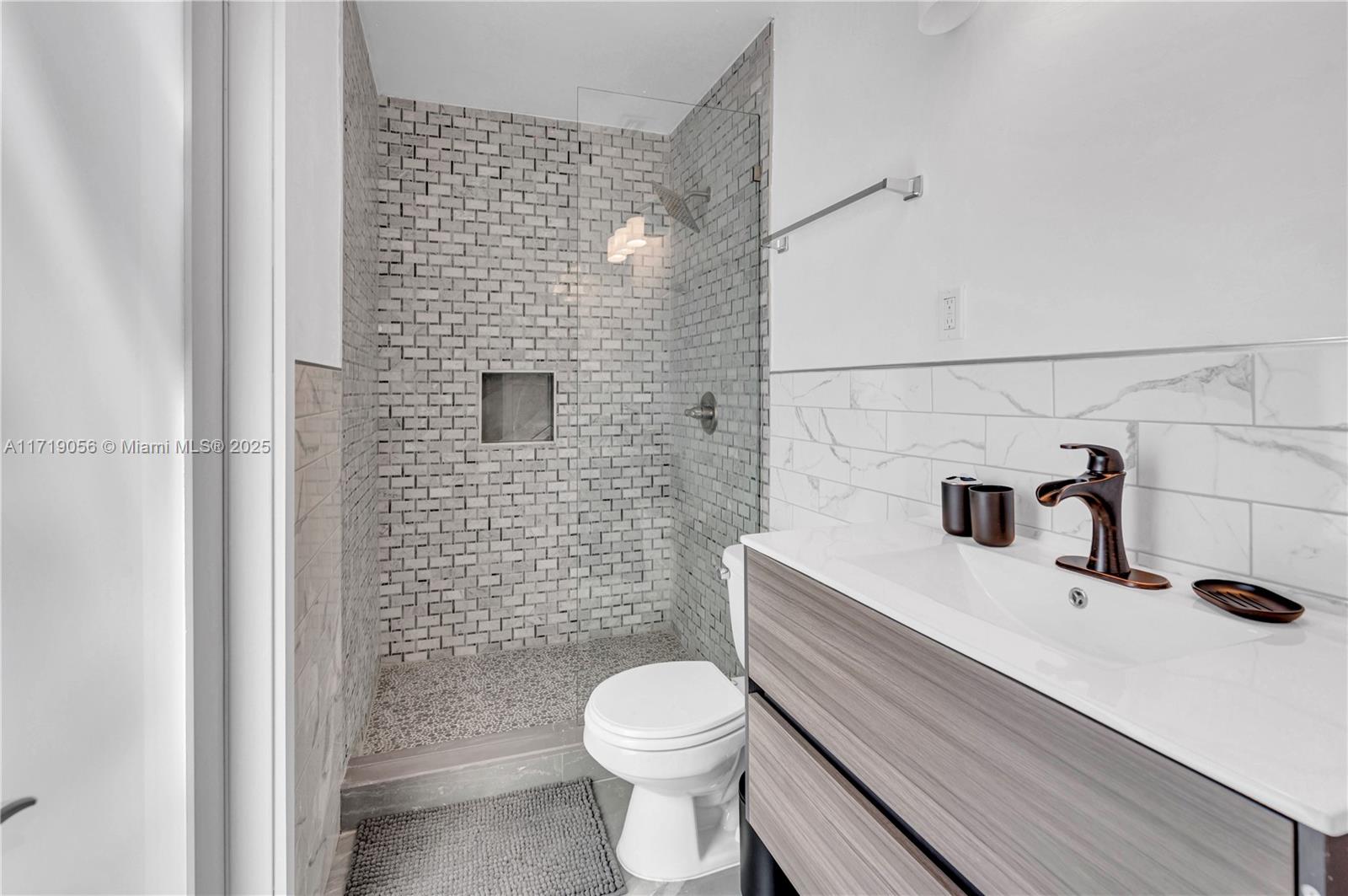 AVON ISLES - Residential