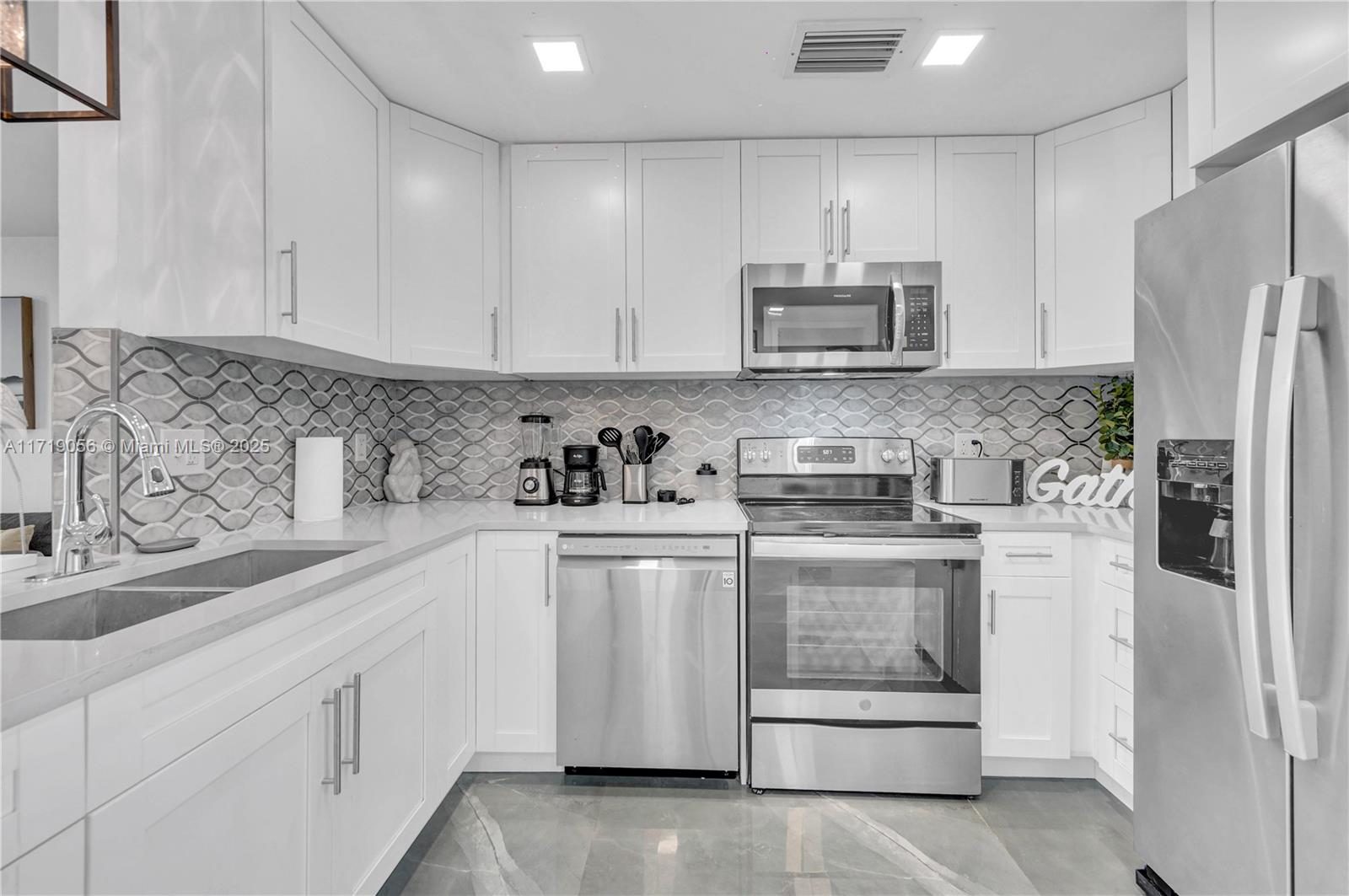 AVON ISLES - Residential