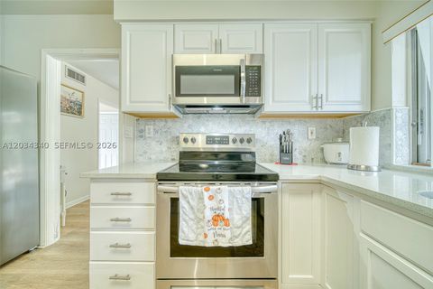 Tiny photo for 11331 SW 176 th St, Miami, FL 33157 (MLS # A12034340)