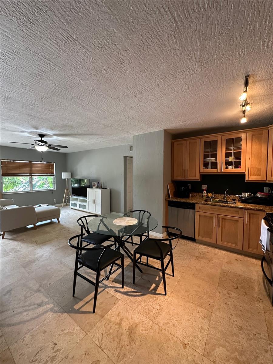 530 NE 15th Ct 1