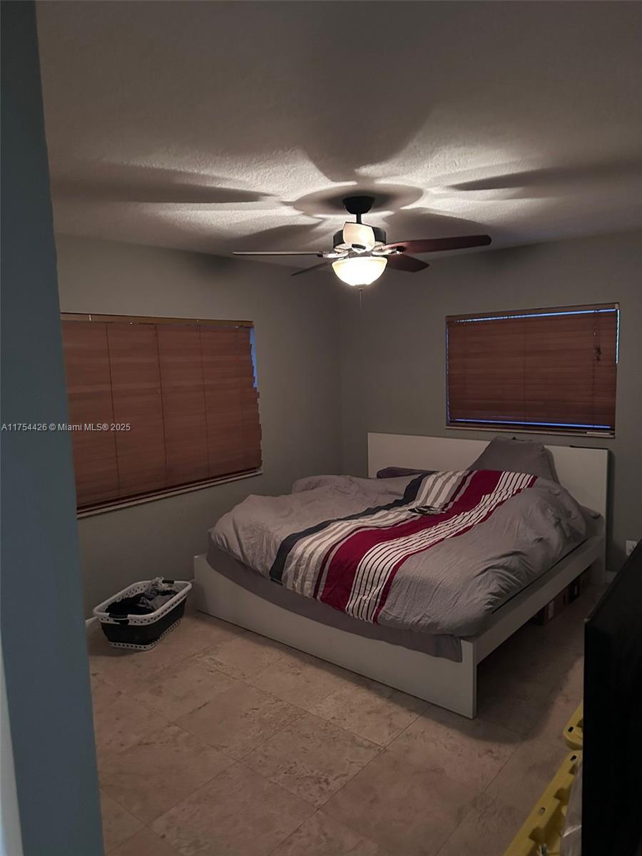 530 NE 15th Ct 1