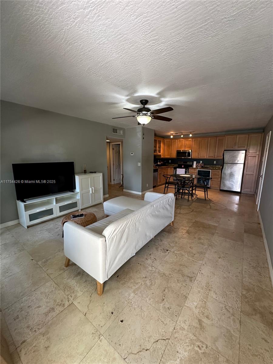 530 NE 15th Ct 1
