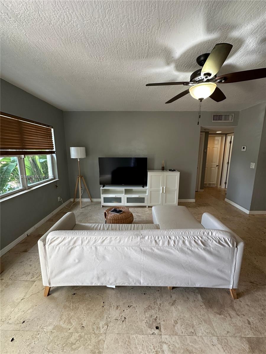 530 NE 15th Ct 1