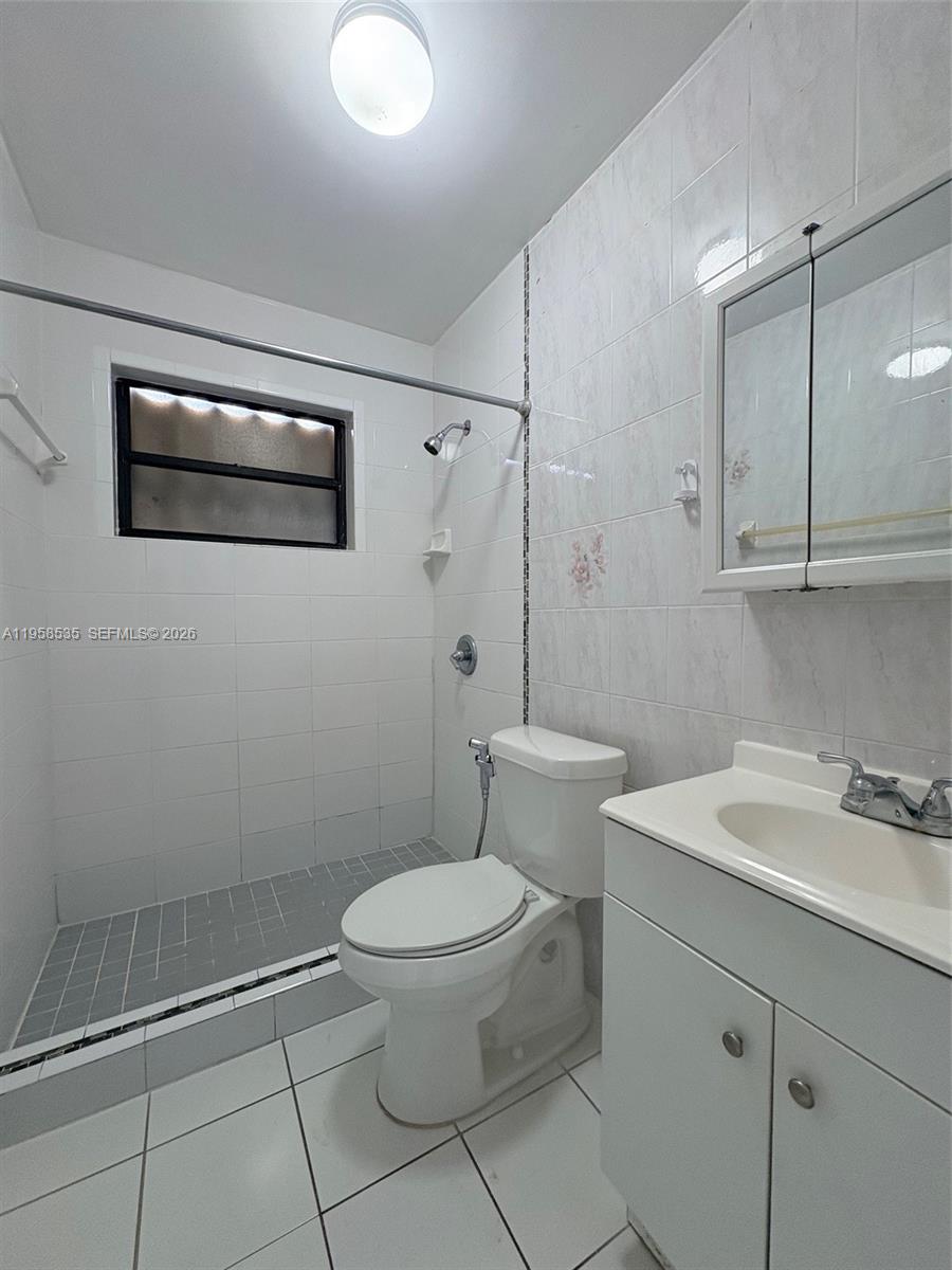 HIALEAH 4TH ADDN - Residential Lease