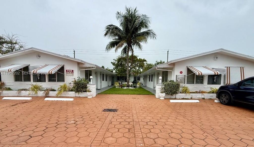 Photo of 823 NE 10th St #3, Hallandale Beach, FL 33009 (MLS # A11962202)