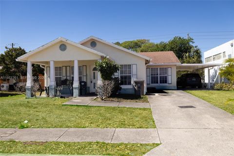 Photo of 1107 Freshwater Lakes Dr, West Palm Beach, FL 33401 (MLS # A11971261)