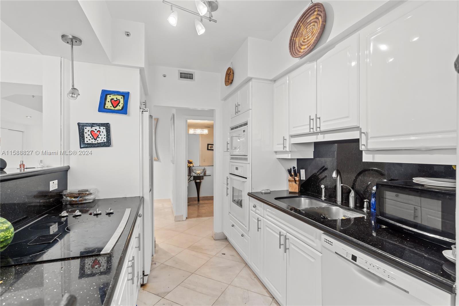 GREEN DIAMOND CONDO - Residential Lease