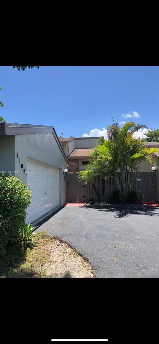 11041 Sw 113th Pl, Miami, Broward County, Florida - 3 Bedrooms  
2 Bathrooms - 