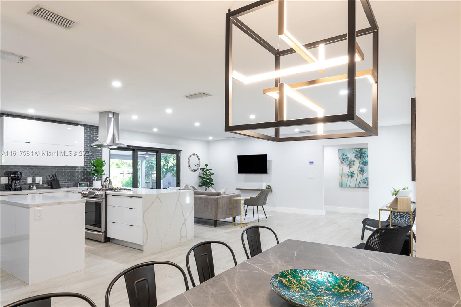 GREYKNOLL ESTATES - Residential Lease