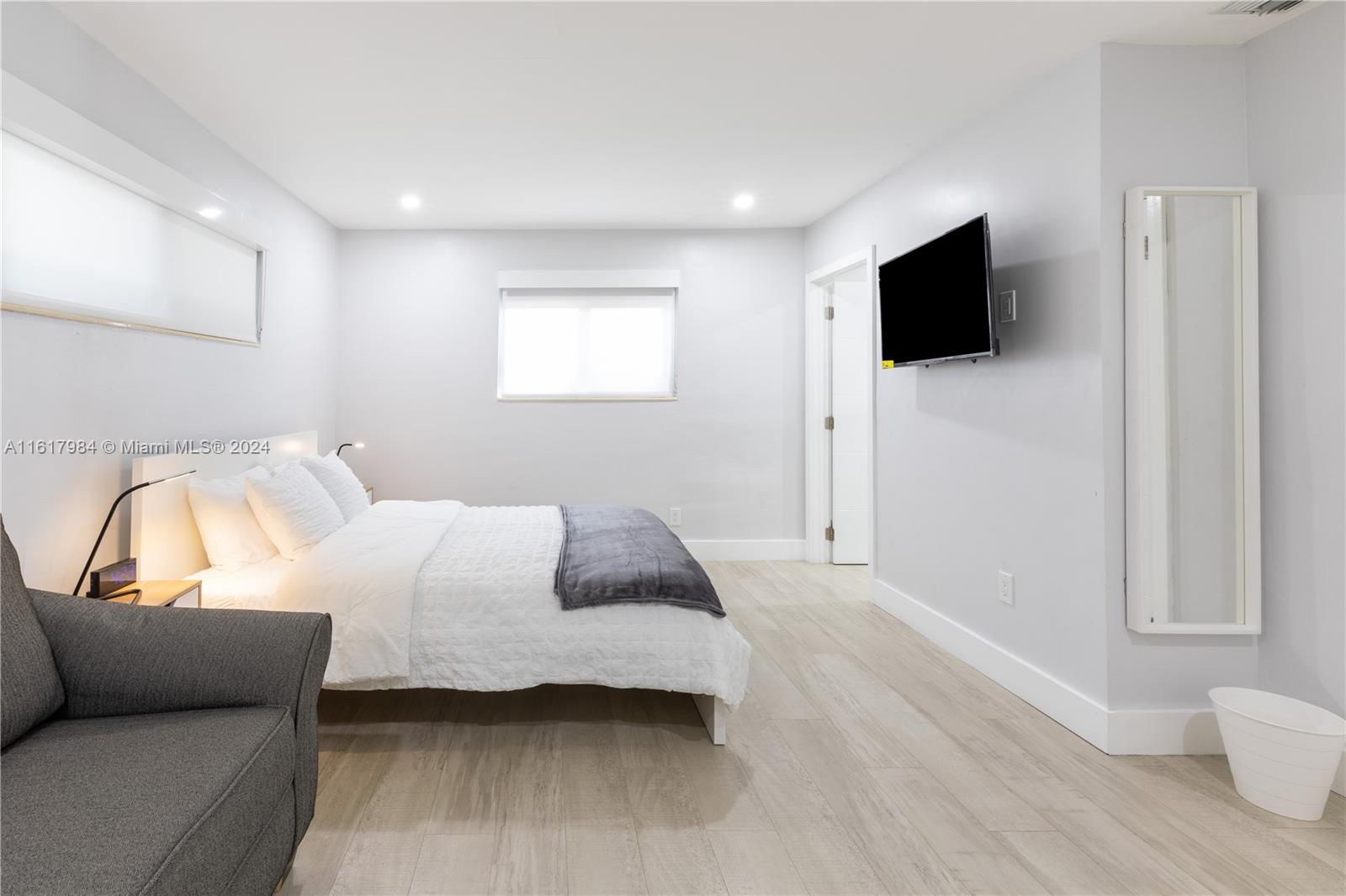 GREYKNOLL ESTATES - Residential Lease