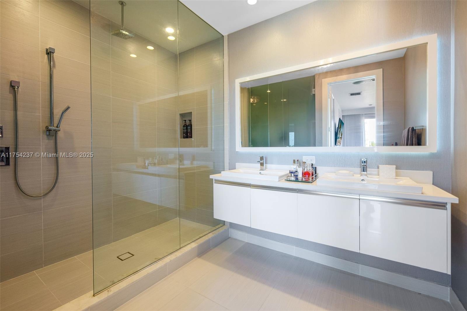LANDMARK AT DORAL - Residential