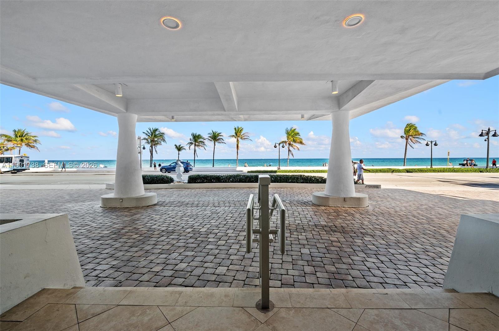 SEASONS CONDO - Residential