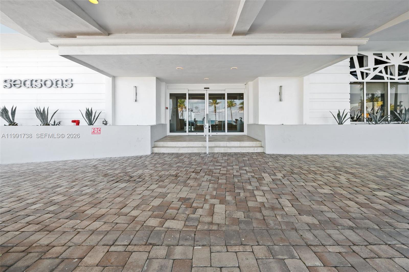 SEASONS CONDO - Residential