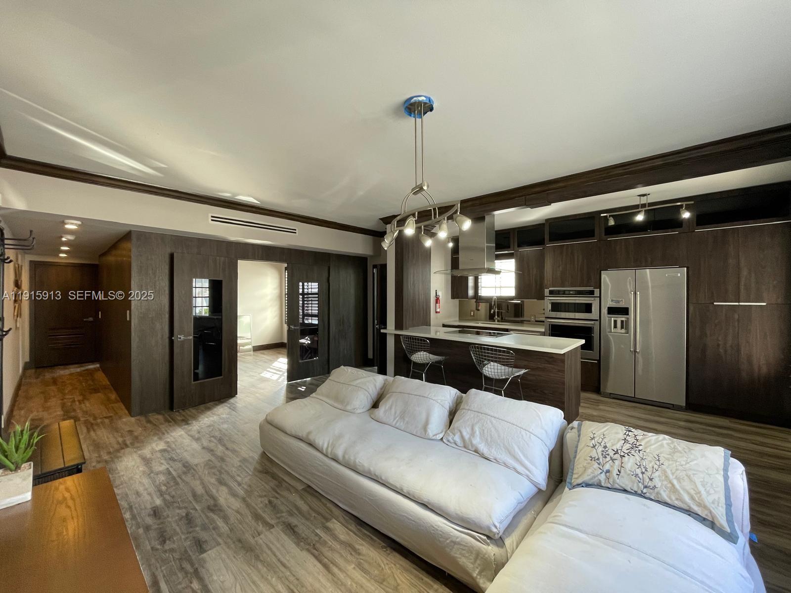 ART DECO CONDO - Residential Lease