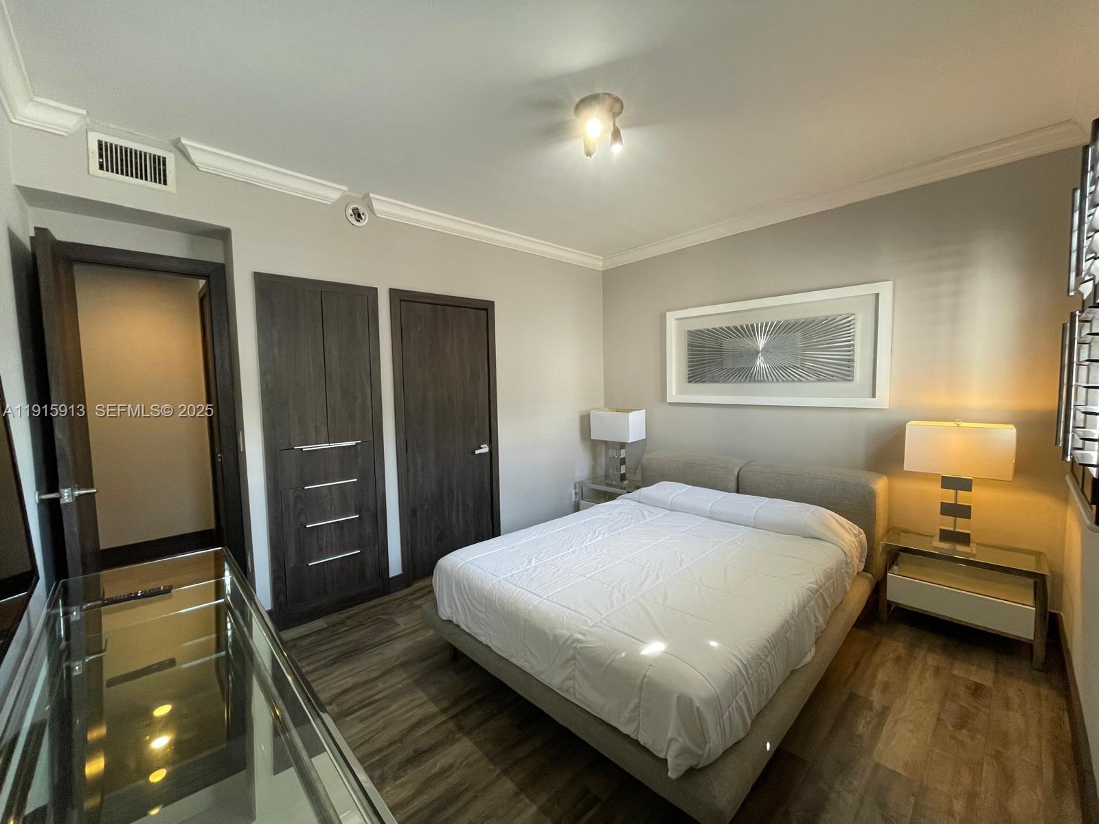 ART DECO CONDO - Residential Lease