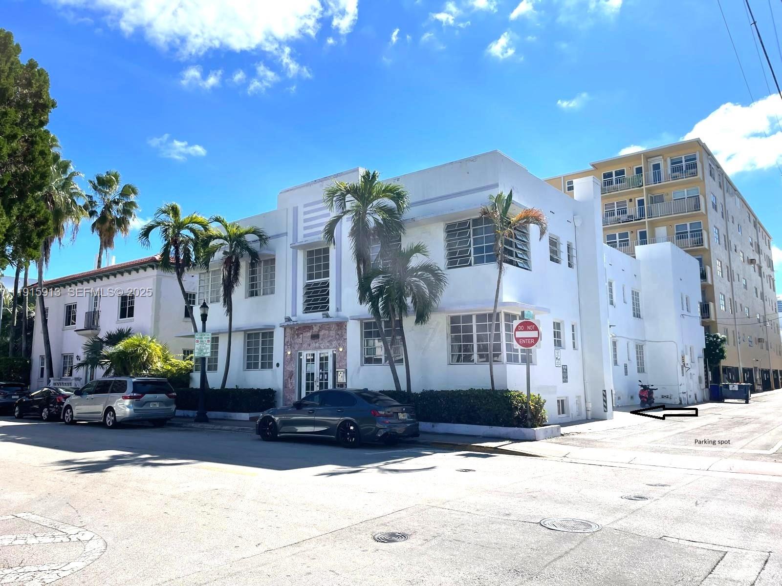 ART DECO CONDO - Residential Lease