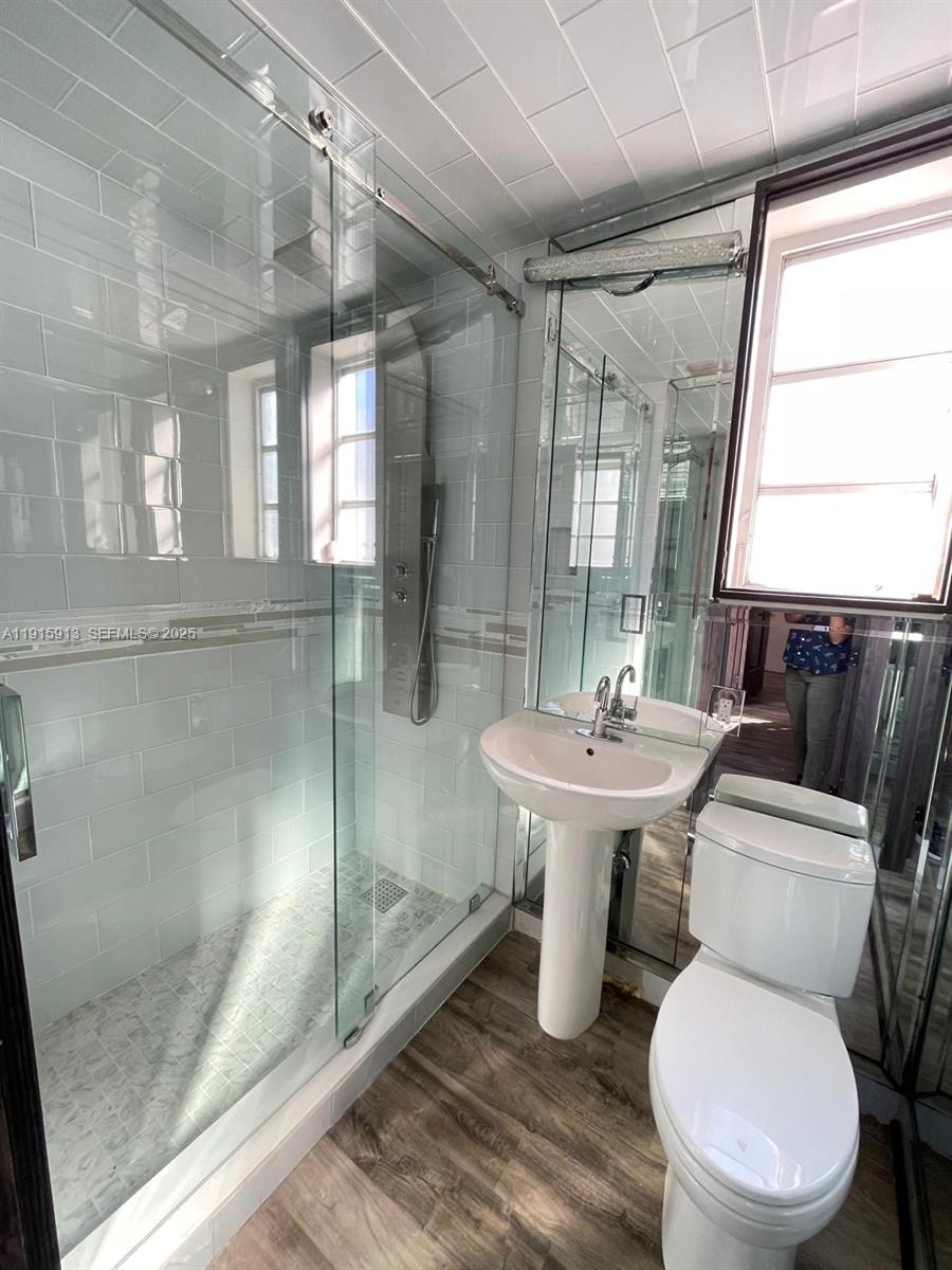 ART DECO CONDO - Residential Lease