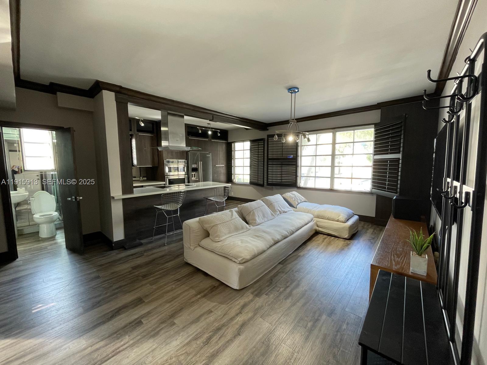 ART DECO CONDO - Residential Lease