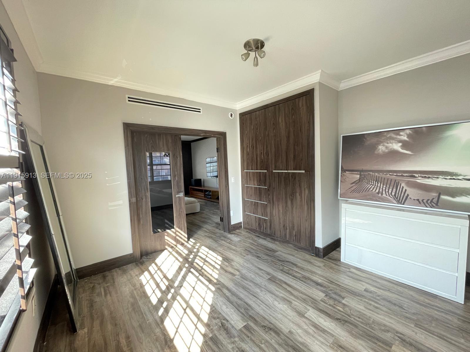 ART DECO CONDO - Residential Lease