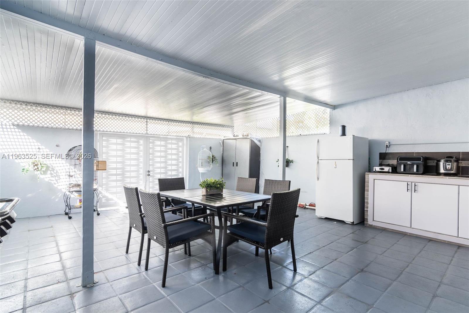 FIRST ADDN TO PALM SPRING - Residential