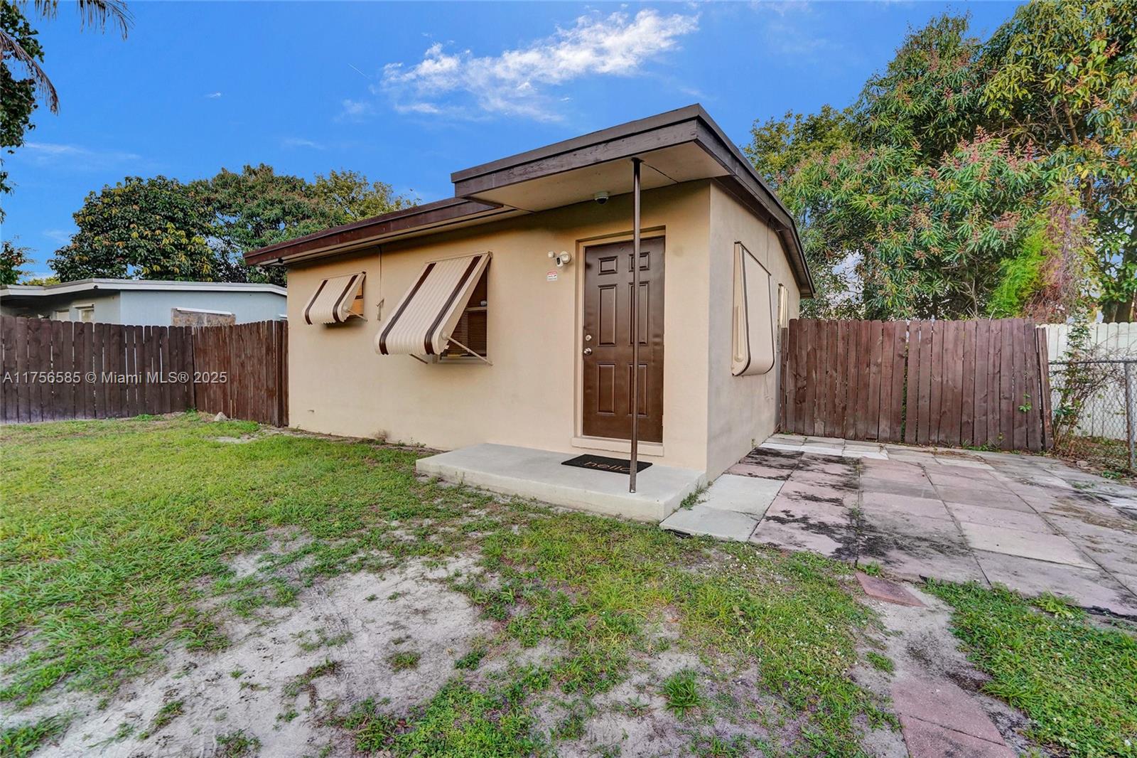 Property for Sale at 1725 Lauderdale Manor Dr, Fort Lauderdale, Broward County, Florida - Bedrooms: 2 
Bathrooms: 1  - $265,000