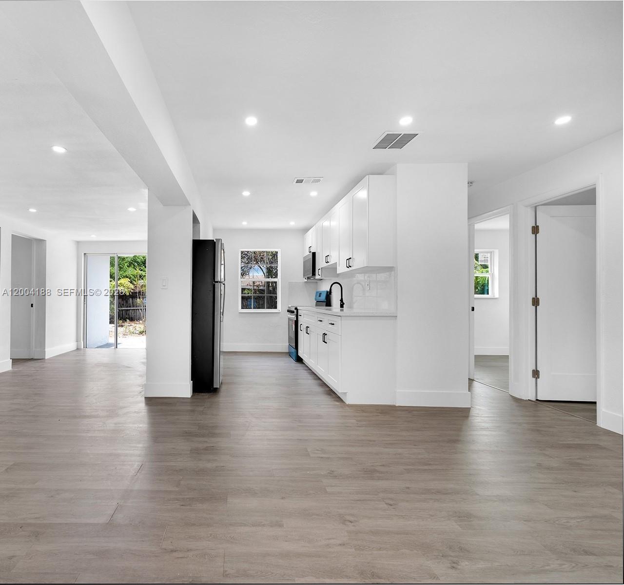 COLLIER MANOR 3RD ADD - Residential