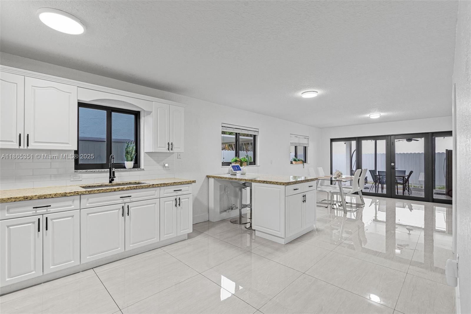 WEST LAKES GARDENS - Residential