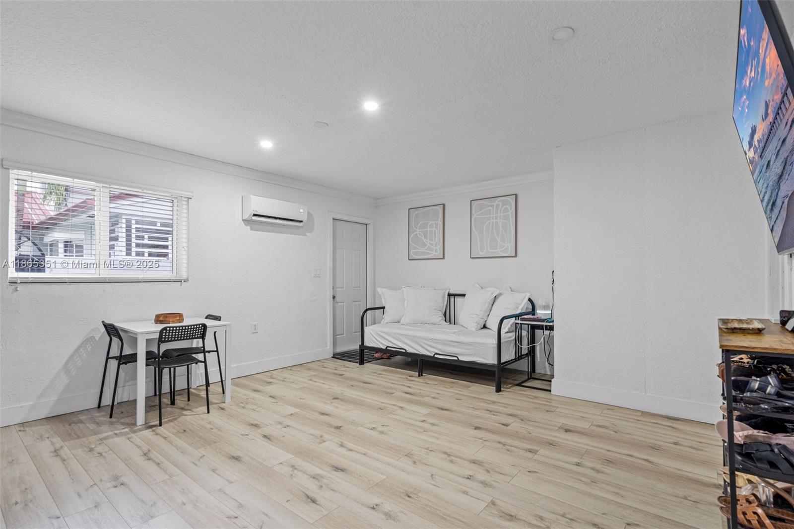 WEST LAKES GARDENS - Residential