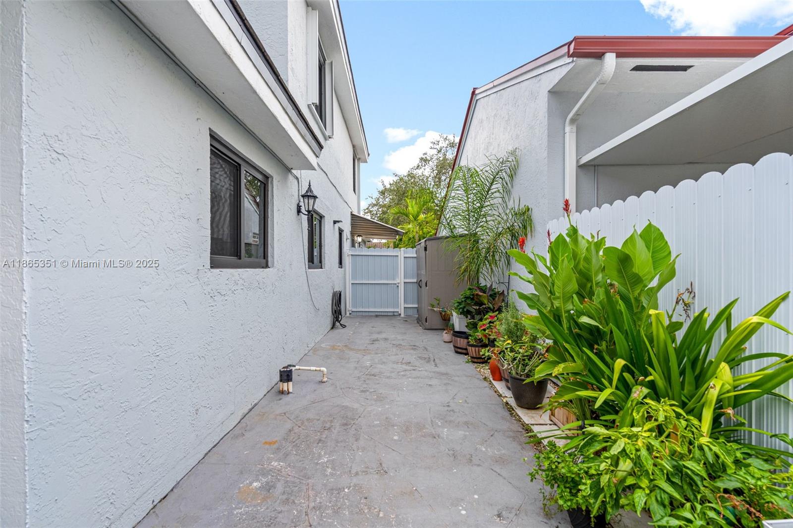 WEST LAKES GARDENS - Residential