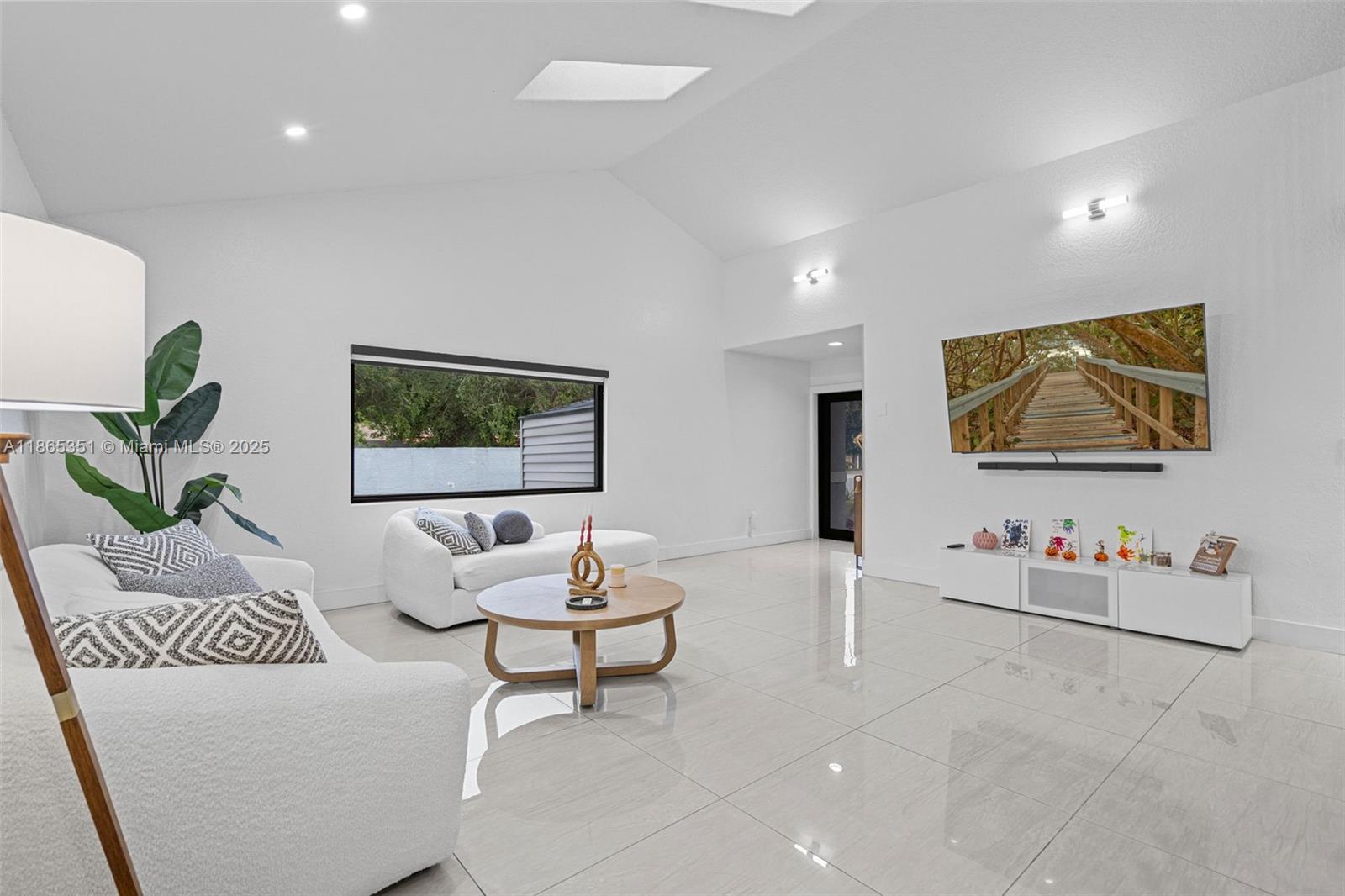 WEST LAKES GARDENS - Residential