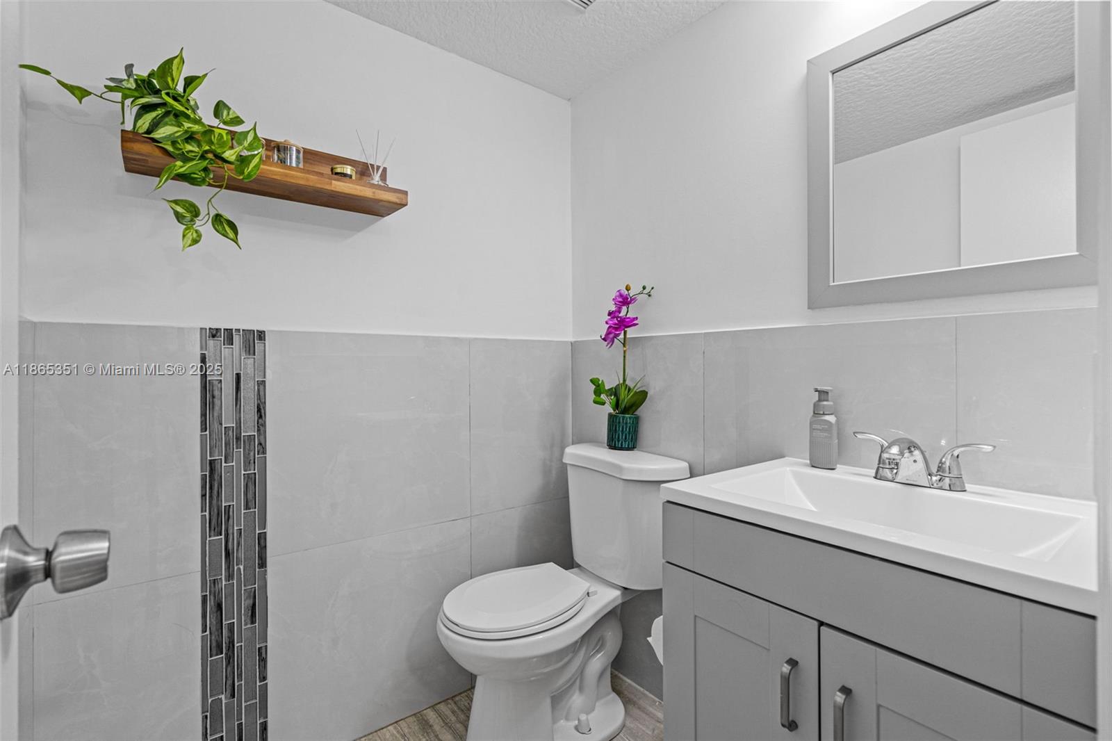 WEST LAKES GARDENS - Residential