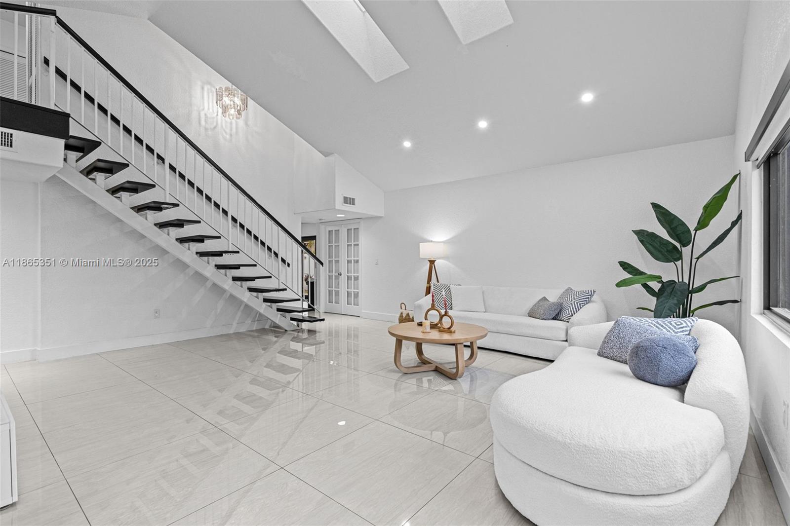 WEST LAKES GARDENS - Residential