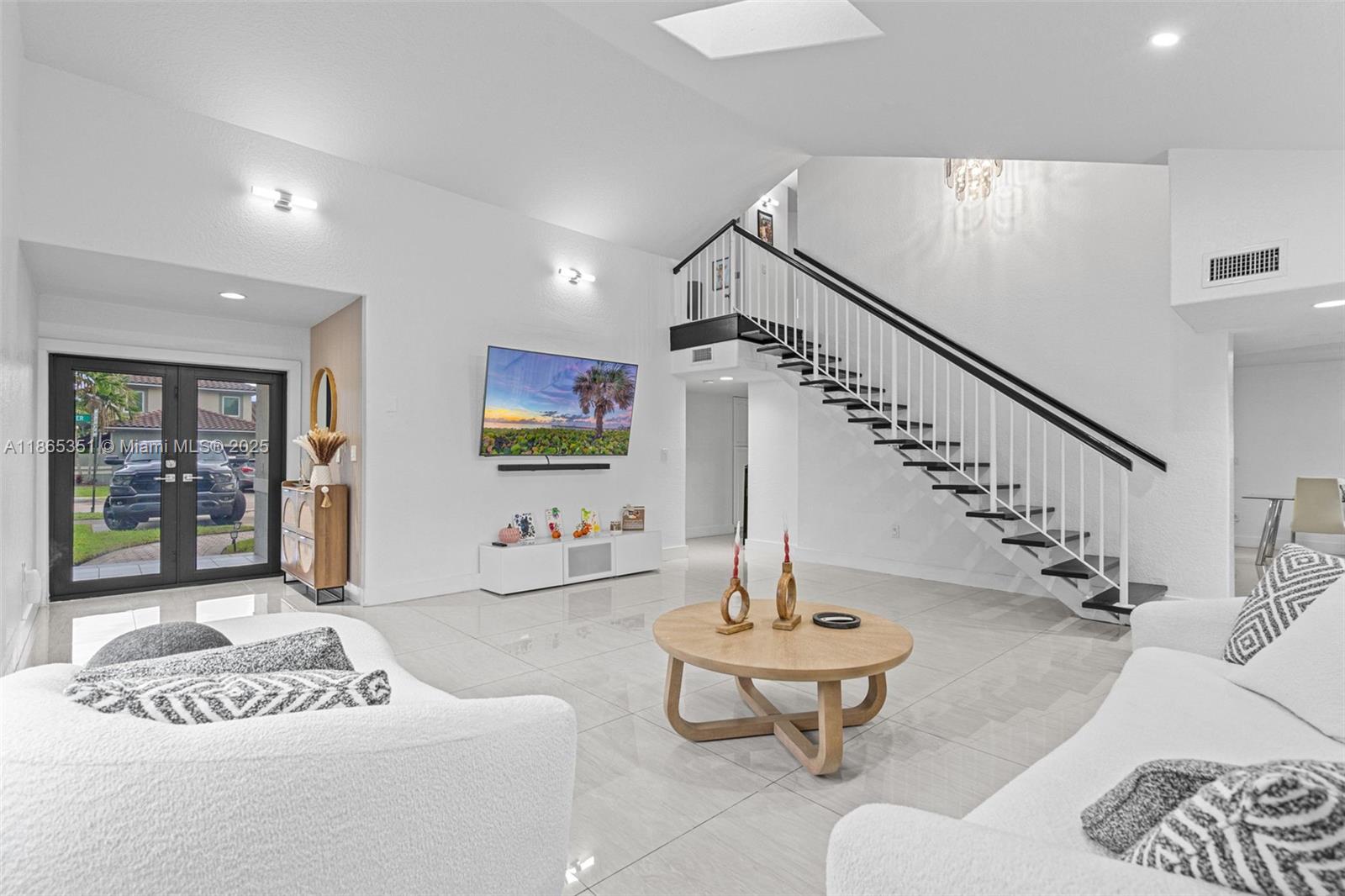 WEST LAKES GARDENS - Residential