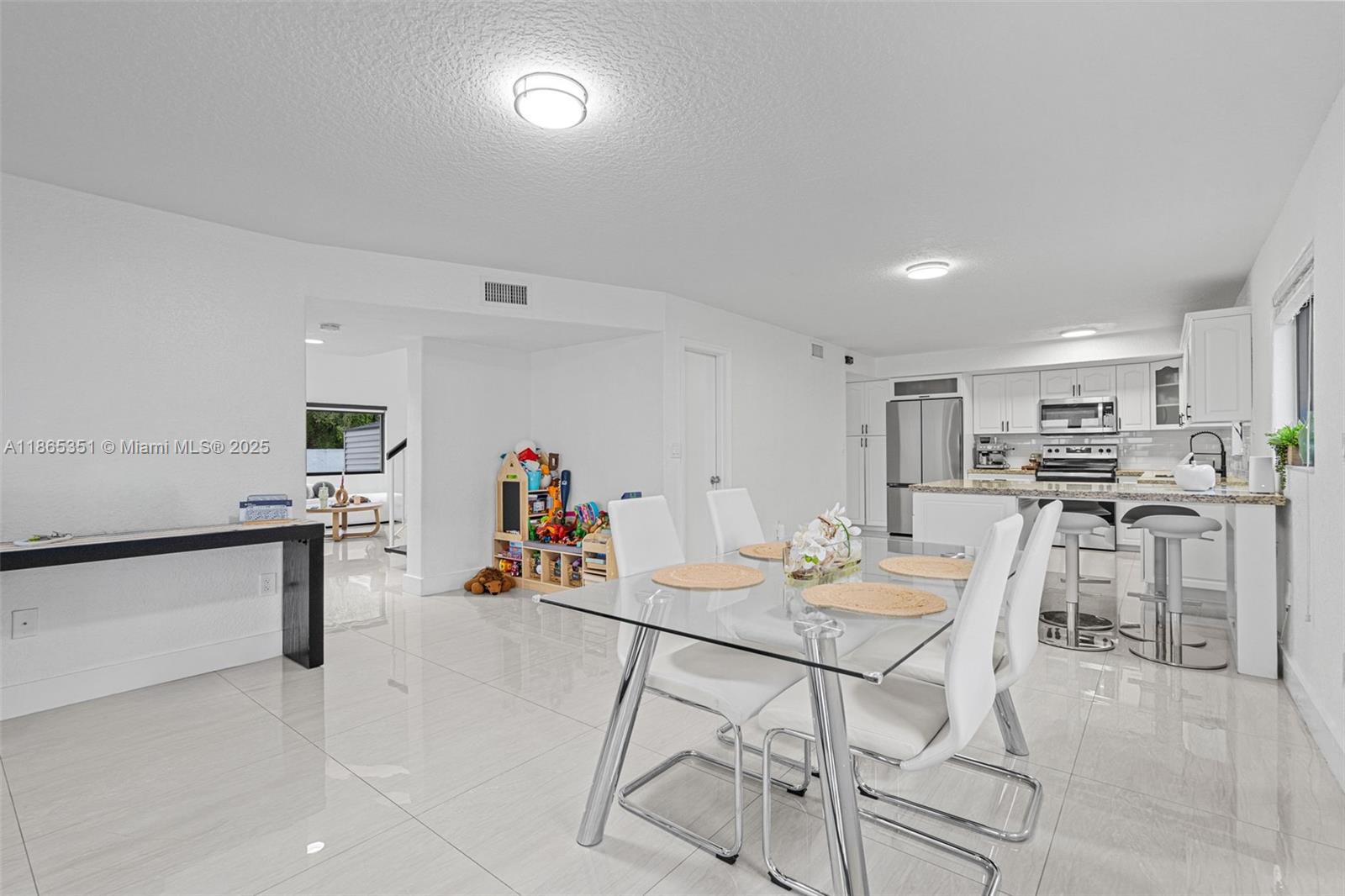 WEST LAKES GARDENS - Residential